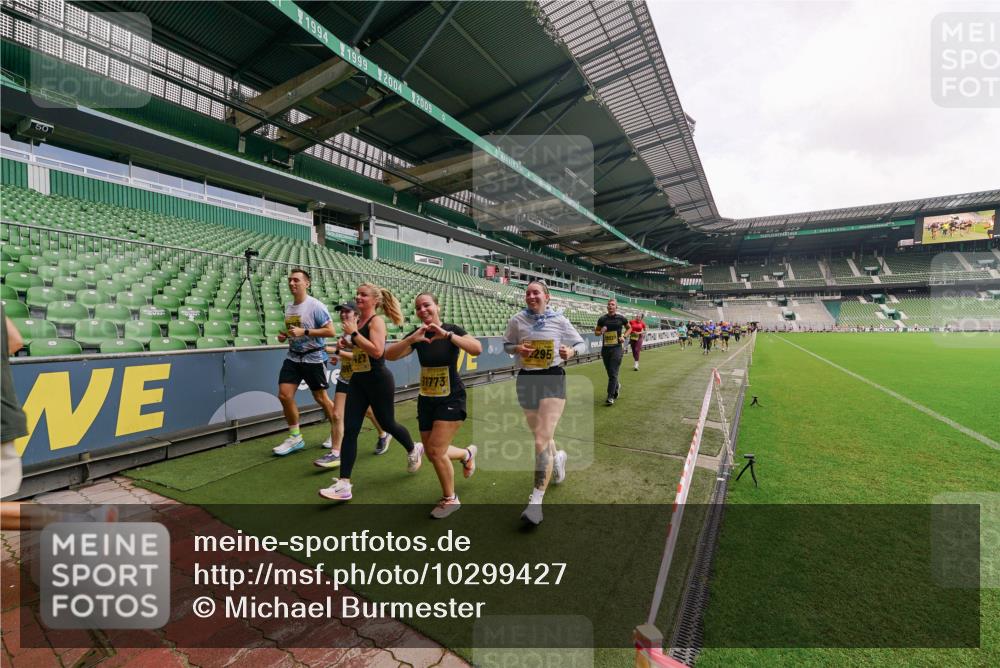 13.09.2026 - 21. swb-Marathon Bremen Michael Burmester http://msf.ph/oto/10299427 13.09.2026 10:37:14 Laufen im Stadion 10090, 10091, 10092, 10150, 10152, 10153, 10154, 10160, 10186, 10187, 10198, 10237, 10251, 10257, 10263, 10272, 10273, 10274, 10275, 10278, 10283, 10291, 10296, 10306, 10315, 10323, 10327, 10331, 10332, 10338, 10357, 10370, 10375, 10376, 10382, 10390, 10403, 10411, 10420, 10429, 10432, 10439, 10444, 10473, 10481, 10488, 10497, 10500, 10516, 10531, 10560, 10569, 10598, 10607, 10613, 10633, 10647, 10648, 10654, 10659, 10663, 10671, 10672, 10674 meine-sportfotos.de