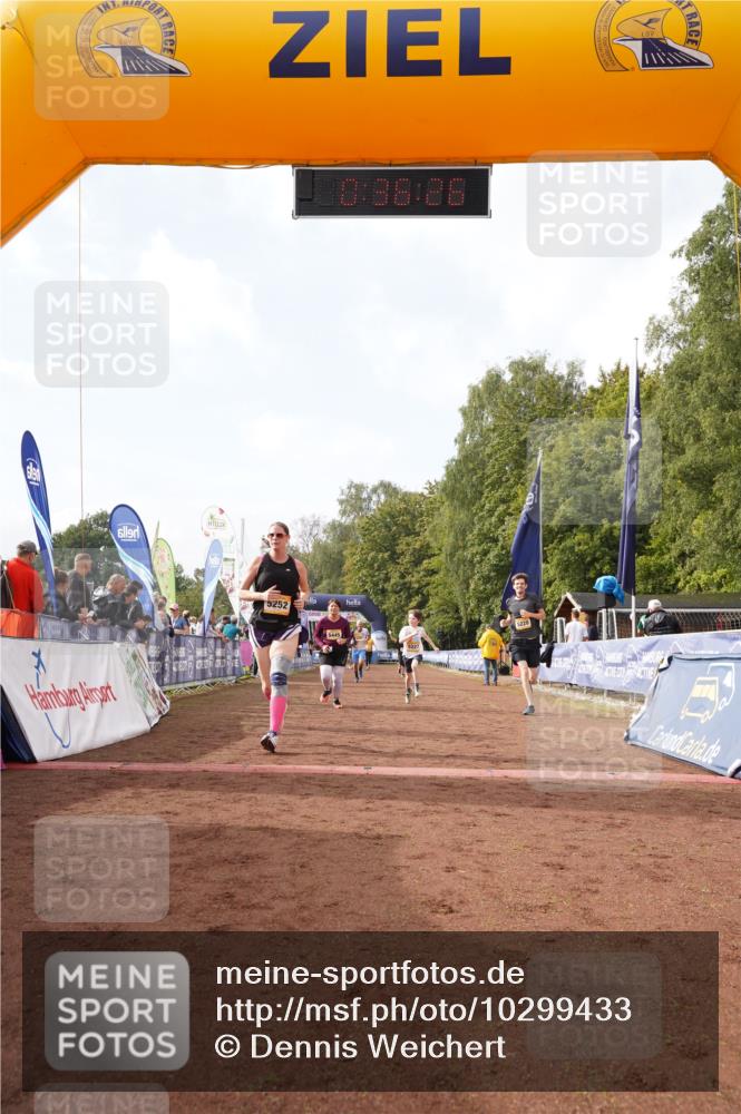 13.09.2026 - Airport Race Dennis Weichert http://msf.ph/oto/10299433 13.09.2026 10:36:59 Ziel 5227, 5228, 5252, 5445 meine-sportfotos.de