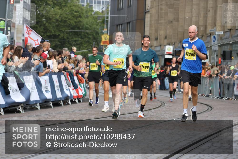 13.09.2026 - 21. swb-Marathon Bremen Strokosch-Dieckow http://msf.ph/oto/10299437 13.09.2026 10:50:23 Ziel 10452, 10593, 10876, 10966, 11005, 11035, 11111, 11128, 11415, 12240, 12380, 12510, 10233, 10525, 10840, 11220, 11276, 11622, 11664, 11742, 11774, 12078, 12309, 12447 meine-sportfotos.de