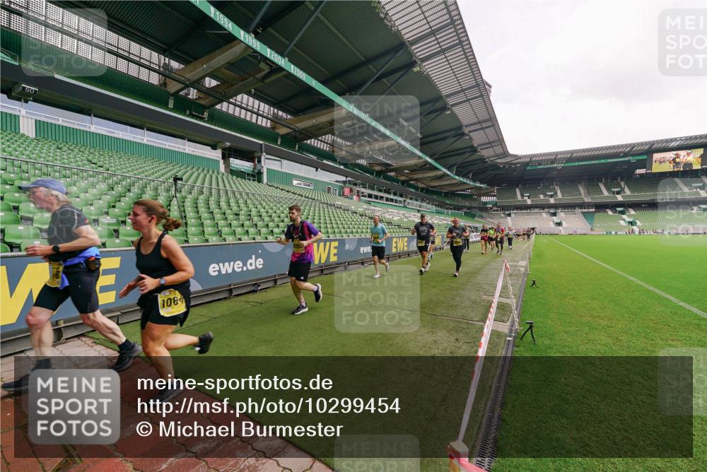 13.09.2026 - 21. swb-Marathon Bremen Michael Burmester http://msf.ph/oto/10299454 13.09.2026 10:37:26 Laufen im Stadion 10090, 10091, 10092, 10150, 10153, 10154, 10160, 10186, 10187, 10190, 10198, 10205, 10237, 10251, 10257, 10263, 10272, 10273, 10274, 10275, 10278, 10283, 10291, 10296, 10305, 10315, 10323, 10327, 10331, 10332, 10338, 10370, 10375, 10376, 10382, 10390, 10403, 10411, 10420, 10429, 10432, 10439, 10444, 10465, 10481, 10488, 10497, 10500, 10516, 10531, 10560, 10569, 10598, 10607, 10613, 10633, 10647, 10648, 10654, 10659, 10663, 10674, 10823 meine-sportfotos.de