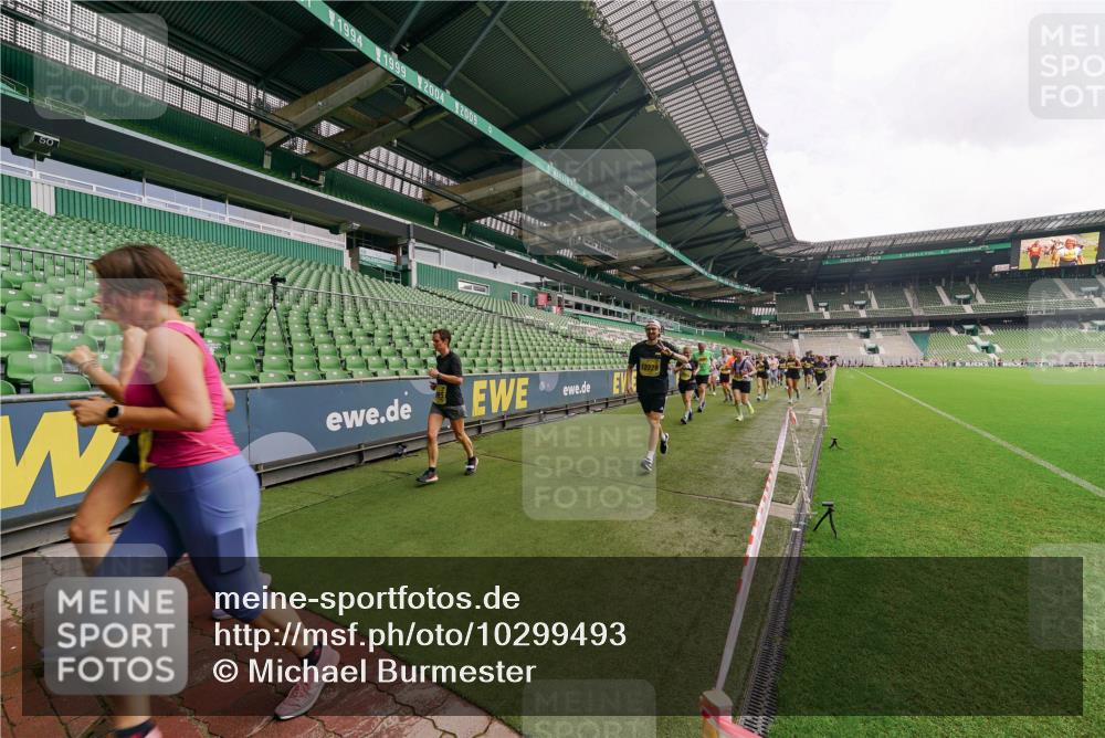 13.09.2026 - 21. swb-Marathon Bremen Michael Burmester http://msf.ph/oto/10299493 13.09.2026 10:37:37 Laufen im Stadion 10090, 10091, 10092, 10150, 10153, 10154, 10160, 10186, 10190, 10198, 10205, 10237, 10251, 10257, 10273, 10274, 10278, 10283, 10291, 10296, 10305, 10315, 10323, 10327, 10331, 10332, 10338, 10370, 10375, 10376, 10382, 10390, 10403, 10411, 10420, 10429, 10432, 10444, 10465, 10488, 10497, 10500, 10516, 10531, 10569, 10598, 10607, 10613, 10633, 10645, 10647, 10648, 10654, 10659, 10663, 10674, 10681, 10682, 10695, 10802, 10823 meine-sportfotos.de