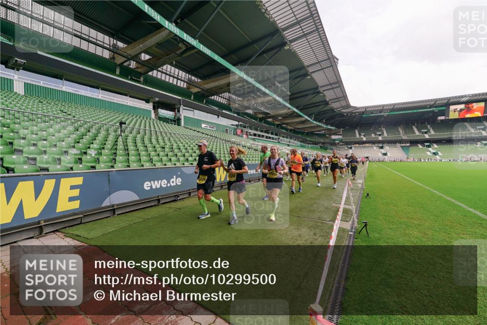 13.09.2026 - 21. swb-Marathon Bremen Michael Burmester http://msf.ph/oto/10299500 13.09.2026 10:37:40 Laufen im Stadion 10090, 10091, 10092, 10150, 10153, 10154, 10160, 10168, 10186, 10190, 10198, 10205, 10237, 10251, 10257, 10273, 10274, 10278, 10283, 10296, 10305, 10315, 10323, 10327, 10331, 10332, 10338, 10370, 10375, 10376, 10382, 10390, 10403, 10411, 10429, 10432, 10444, 10465, 10488, 10497, 10500, 10516, 10531, 10569, 10598, 10607, 10613, 10633, 10645, 10647, 10648, 10654, 10659, 10661, 10663, 10674, 10681, 10682, 10695, 10697, 10802, 10823 meine-sportfotos.de