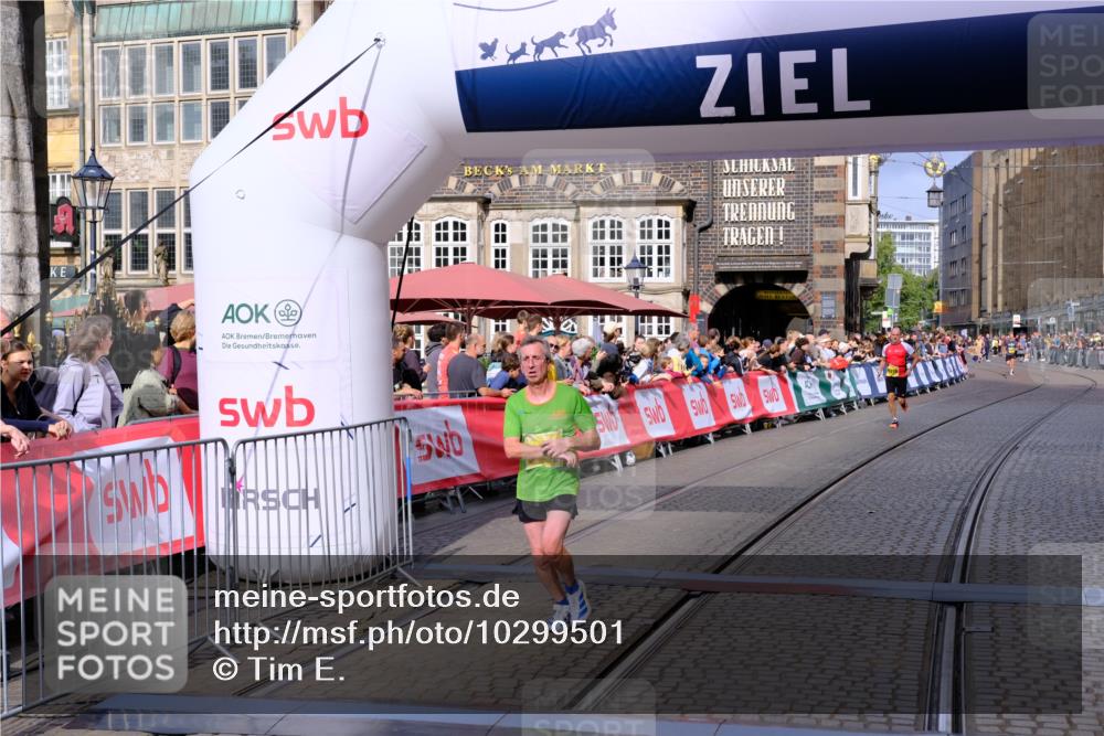 13.09.2026 - 21. swb-Marathon Bremen Tim E. http://msf.ph/oto/10299501 13.09.2026 10:38:54 Ziel 10441, 12370, 13507, 13539 meine-sportfotos.de