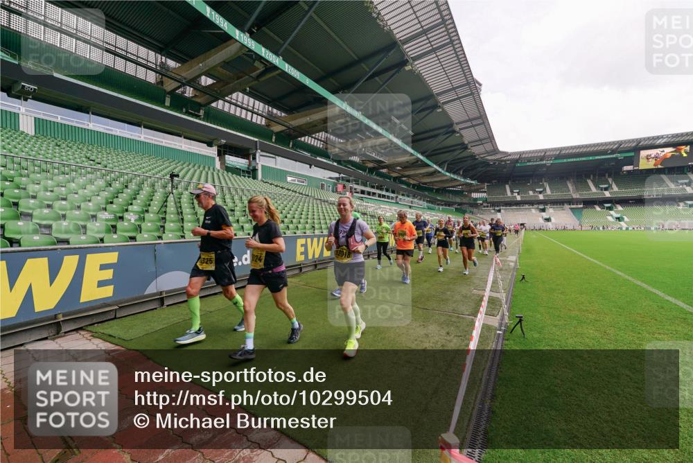 13.09.2026 - 21. swb-Marathon Bremen Michael Burmester http://msf.ph/oto/10299504 13.09.2026 10:37:40 Laufen im Stadion 10090, 10091, 10092, 10150, 10153, 10154, 10160, 10168, 10186, 10190, 10198, 10205, 10237, 10251, 10257, 10273, 10274, 10278, 10283, 10296, 10305, 10315, 10323, 10327, 10331, 10332, 10338, 10370, 10375, 10376, 10382, 10390, 10403, 10411, 10429, 10432, 10444, 10465, 10488, 10497, 10500, 10516, 10531, 10569, 10598, 10607, 10613, 10633, 10645, 10647, 10648, 10654, 10659, 10661, 10663, 10674, 10681, 10682, 10695, 10697, 10802, 10823 meine-sportfotos.de