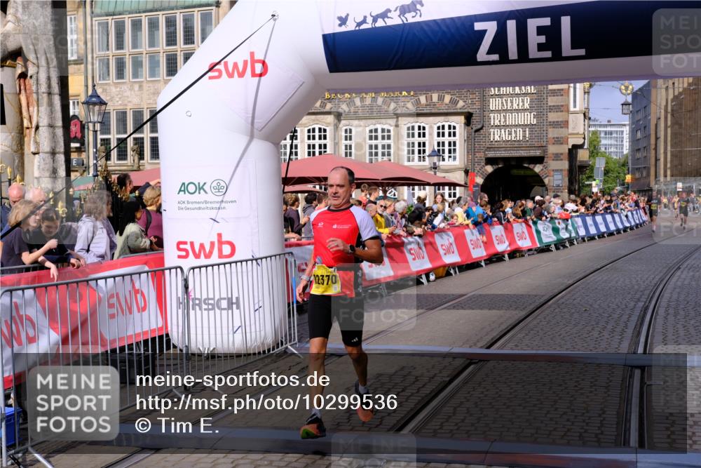 13.09.2026 - 21. swb-Marathon Bremen Tim E. http://msf.ph/oto/10299536 13.09.2026 10:38:59 Ziel 10441, 11127, 12370, 13539 meine-sportfotos.de