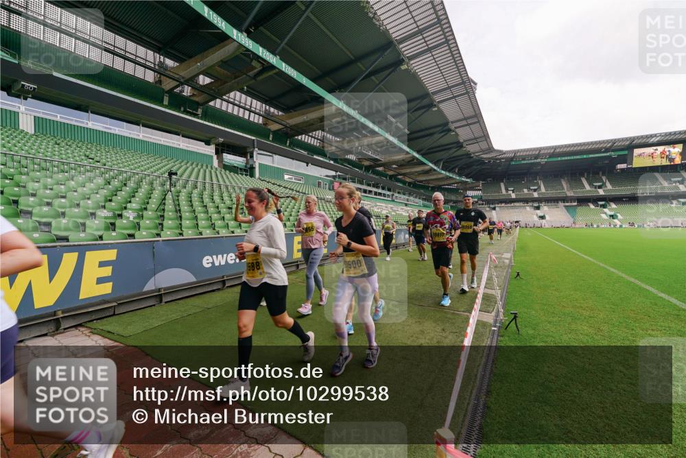 13.09.2026 - 21. swb-Marathon Bremen Michael Burmester http://msf.ph/oto/10299538 13.09.2026 10:37:46 Laufen im Stadion 10090, 10091, 10092, 10150, 10153, 10154, 10168, 10186, 10190, 10198, 10205, 10237, 10257, 10273, 10274, 10278, 10283, 10296, 10305, 10315, 10323, 10327, 10331, 10332, 10338, 10370, 10375, 10376, 10390, 10403, 10411, 10429, 10432, 10444, 10465, 10488, 10497, 10500, 10516, 10526, 10531, 10569, 10598, 10613, 10633, 10645, 10647, 10648, 10654, 10659, 10661, 10663, 10674, 10681, 10682, 10695, 10697, 10802, 10823 meine-sportfotos.de