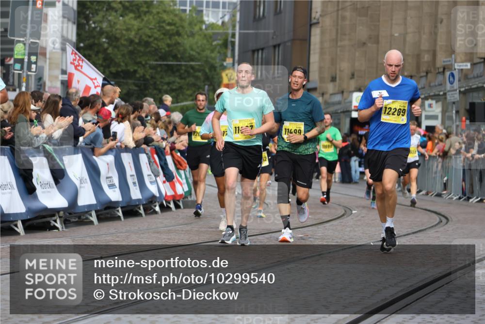 13.09.2026 - 21. swb-Marathon Bremen Strokosch-Dieckow http://msf.ph/oto/10299540 13.09.2026 10:50:23 Ziel 10452, 10593, 10876, 10966, 11005, 11035, 11111, 11128, 11415, 12240, 12380, 12510, 10233, 10525, 10840, 11220, 11276, 11622, 11664, 11742, 11774, 12078, 12309, 12447 meine-sportfotos.de