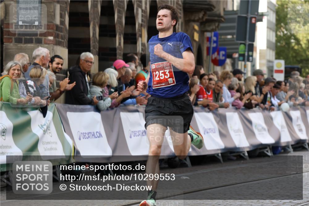 13.09.2026 - 21. swb-Marathon Bremen Strokosch-Dieckow http://msf.ph/oto/10299553 13.09.2026 12:46:55 Ziel 238, 574, 841, 1253, 1391, 1525, 649, 7741 meine-sportfotos.de
