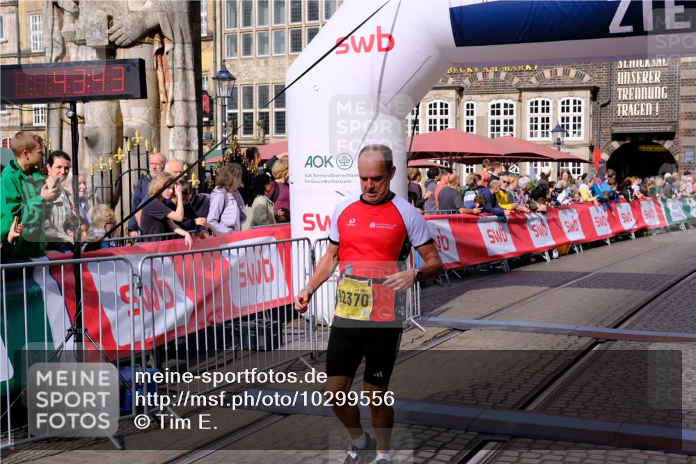 13.09.2026 - 21. swb-Marathon Bremen Tim E. http://msf.ph/oto/10299556 13.09.2026 10:38:59 Ziel 10441, 11127, 12370, 13539 meine-sportfotos.de