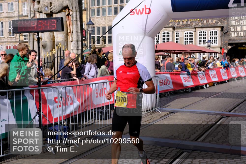 13.09.2026 - 21. swb-Marathon Bremen Tim E. http://msf.ph/oto/10299560 13.09.2026 10:38:59 Ziel 10441, 11127, 12370, 13539 meine-sportfotos.de