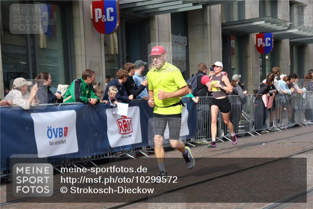 13.09.2026 - 21. swb-Marathon Bremen Strokosch-Dieckow http://msf.ph/oto/10299572 13.09.2026 10:47:16 Ziel 10172, 10189, 10210, 10223, 10270, 10310, 10393, 10594, 10807, 10860, 10873, 10898, 11130, 11269, 11469, 11646, 11809, 11894, 12077, 12195, 12296, 12318, 12547, 13521, 10289, 10319, 10744, 11060, 11187, 11199, 11212, 11344, 11462, 11608, 11650, 11651, 11783, 11814, 12048, 12298, 12415, 12470, 13528, 13545, 13589, 13613 meine-sportfotos.de