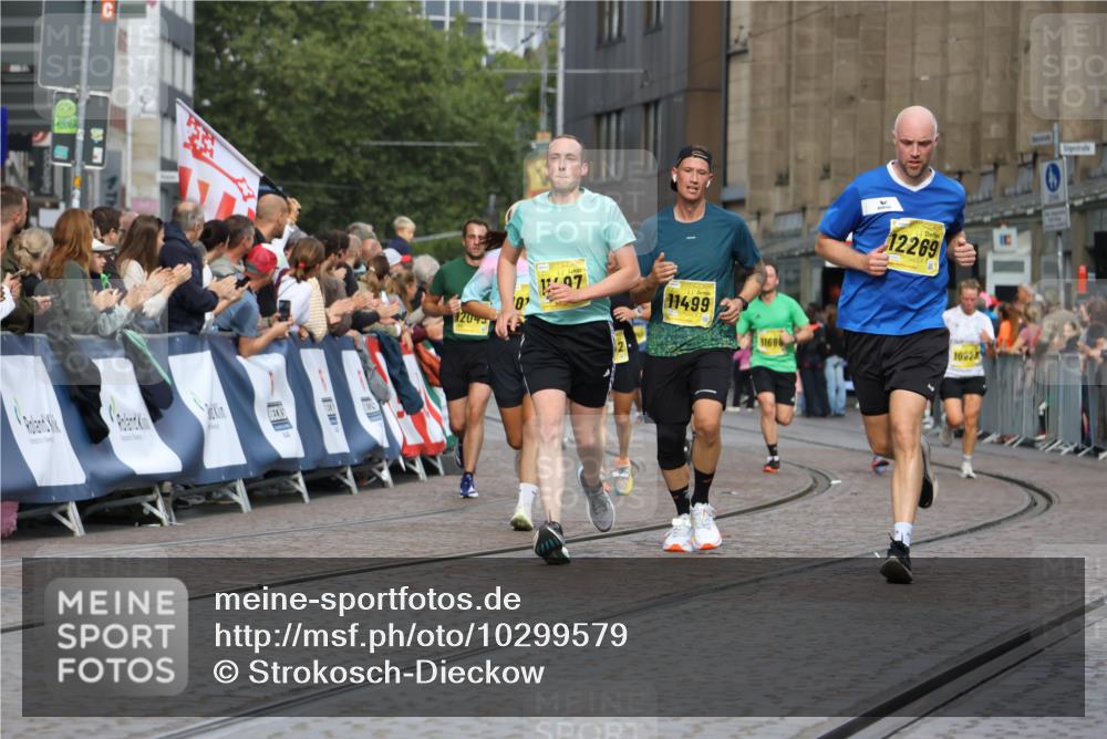 13.09.2026 - 21. swb-Marathon Bremen Strokosch-Dieckow http://msf.ph/oto/10299579 13.09.2026 10:50:23 Ziel 10452, 10593, 10876, 10966, 11005, 11035, 11111, 11128, 11415, 12240, 12380, 12510, 10233, 10525, 10840, 11220, 11276, 11622, 11664, 11742, 11774, 12078, 12309, 12447 meine-sportfotos.de