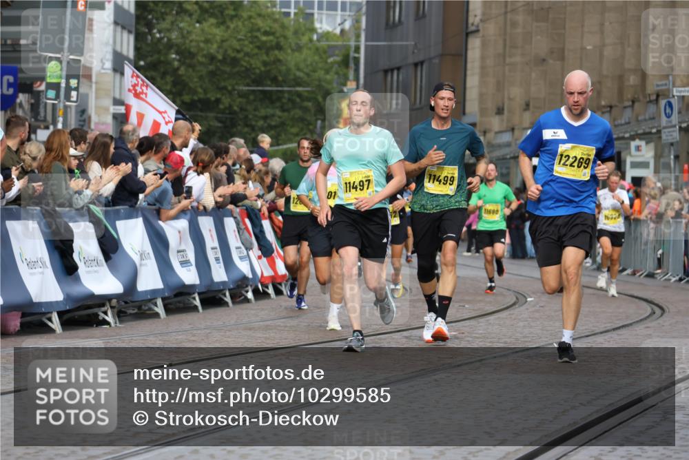 13.09.2026 - 21. swb-Marathon Bremen Strokosch-Dieckow http://msf.ph/oto/10299585 13.09.2026 10:50:23 Ziel 10452, 10593, 10876, 10966, 11005, 11035, 11111, 11128, 11415, 12240, 12380, 12510, 10233, 10525, 10840, 11220, 11276, 11622, 11664, 11742, 11774, 12078, 12309, 12447 meine-sportfotos.de