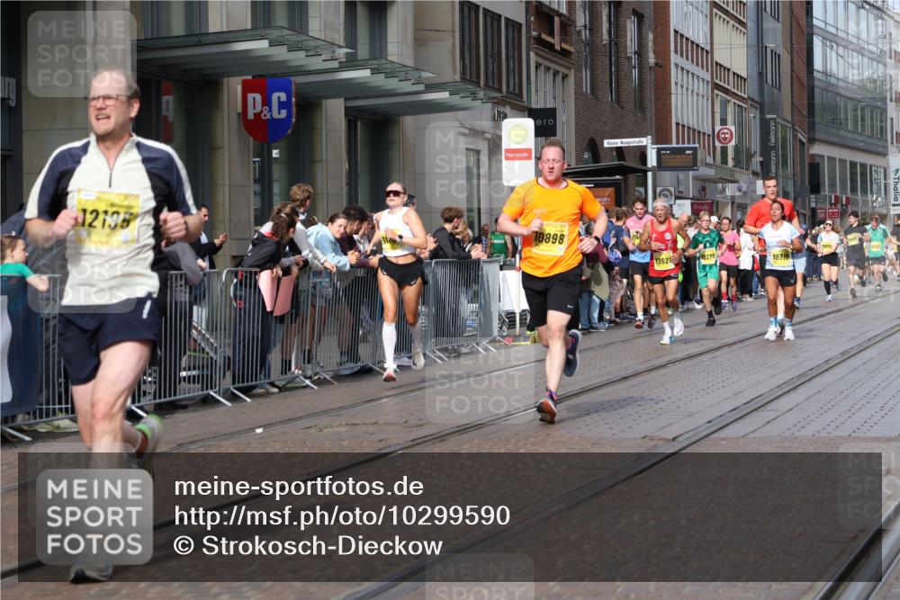 13.09.2026 - 21. swb-Marathon Bremen Strokosch-Dieckow http://msf.ph/oto/10299590 13.09.2026 10:47:18 Ziel 10172, 10189, 10210, 10223, 10270, 10310, 10393, 10592, 10594, 10807, 10860, 10873, 11018, 11130, 11469, 11634, 11646, 11809, 11894, 12077, 12195, 12296, 12318, 12547, 13521, 10319, 10744, 10898, 11060, 11187, 11212, 11269, 11344, 11462, 11608, 11650, 11651, 11814, 12048, 12195, 12298, 12415, 12470, 13528, 13545, 13589, 13613 meine-sportfotos.de