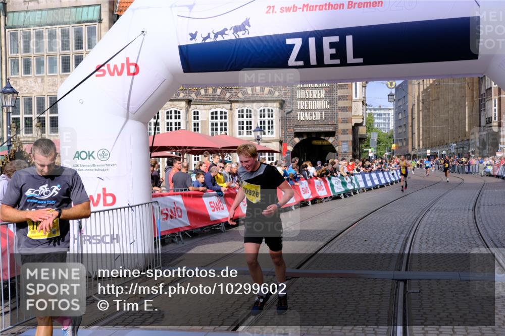 13.09.2026 - 21. swb-Marathon Bremen Tim E. http://msf.ph/oto/10299602 13.09.2026 10:39:09 Ziel 10782, 10926, 11127, 11338, 12370 meine-sportfotos.de