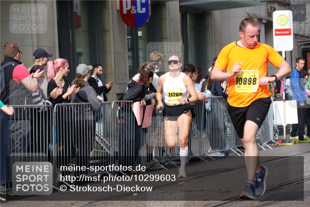 13.09.2026 - 21. swb-Marathon Bremen Strokosch-Dieckow http://msf.ph/oto/10299603 13.09.2026 10:47:19 Ziel 10172, 10189, 10210, 10223, 10270, 10310, 10393, 10592, 10594, 10807, 10860, 10873, 11018, 11130, 11469, 11634, 11646, 11809, 11894, 12077, 12296, 12318, 12547, 12558, 13521, 10319, 10744, 10898, 11060, 11187, 11269, 11344, 11462, 11608, 11650, 11651, 11814, 12048, 12195, 12298, 12415, 12470, 13528, 13545, 13589, 13613 meine-sportfotos.de