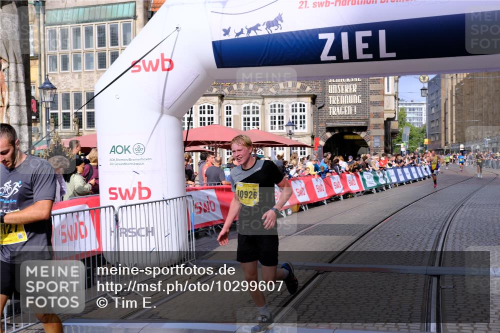 13.09.2026 - 21. swb-Marathon Bremen Tim E. http://msf.ph/oto/10299607 13.09.2026 10:39:09 Ziel 10782, 10926, 11127, 11338, 12370 meine-sportfotos.de