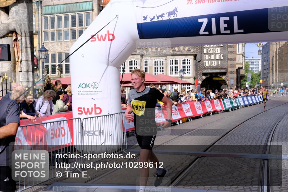 13.09.2026 - 21. swb-Marathon Bremen Tim E. http://msf.ph/oto/10299612 13.09.2026 10:39:09 Ziel 10782, 10926, 11127, 11338, 12370 meine-sportfotos.de