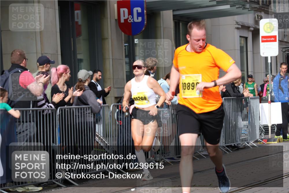 13.09.2026 - 21. swb-Marathon Bremen Strokosch-Dieckow http://msf.ph/oto/10299615 13.09.2026 10:47:19 Ziel 10172, 10189, 10210, 10223, 10270, 10310, 10393, 10592, 10594, 10807, 10860, 10873, 11018, 11130, 11469, 11634, 11646, 11809, 11894, 12077, 12296, 12318, 12547, 12558, 13521, 10319, 10744, 10898, 11060, 11187, 11269, 11344, 11462, 11608, 11650, 11651, 11814, 12048, 12195, 12298, 12415, 12470, 13528, 13545, 13589, 13613 meine-sportfotos.de