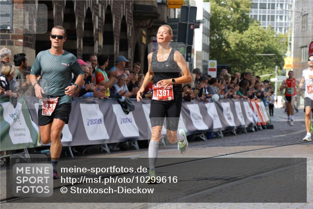 13.09.2026 - 21. swb-Marathon Bremen Strokosch-Dieckow http://msf.ph/oto/10299616 13.09.2026 12:47:02 Ziel 238, 574, 841, 1391, 649, 7741 meine-sportfotos.de