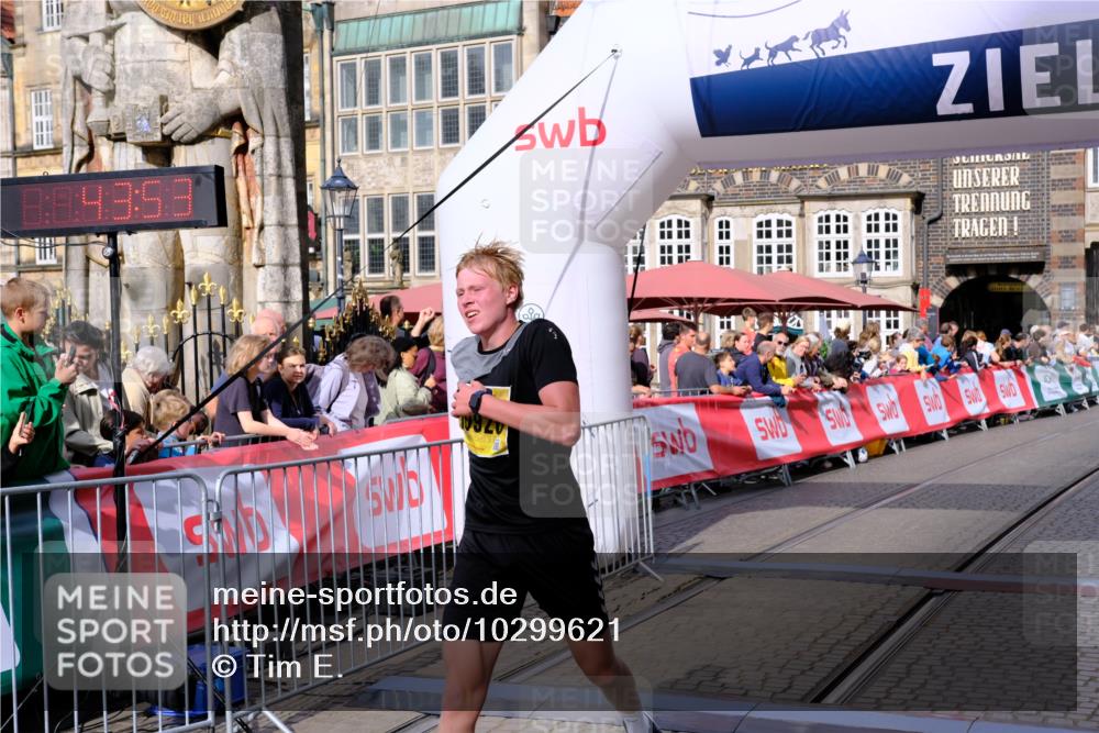 13.09.2026 - 21. swb-Marathon Bremen Tim E. http://msf.ph/oto/10299621 13.09.2026 10:39:09 Ziel 10782, 10926, 11127, 11338, 12370 meine-sportfotos.de