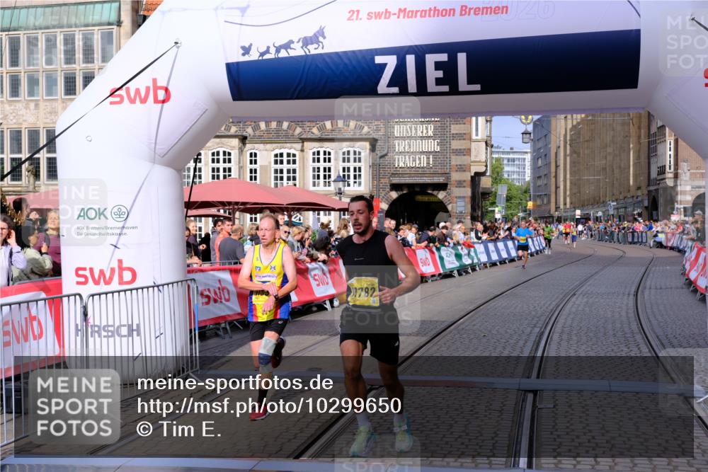 13.09.2026 - 21. swb-Marathon Bremen Tim E. http://msf.ph/oto/10299650 13.09.2026 10:39:16 Ziel 10782, 10926, 11127, 11338, 12003 meine-sportfotos.de