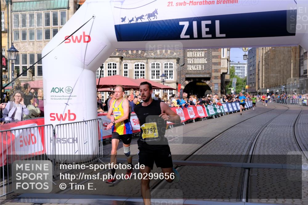 13.09.2026 - 21. swb-Marathon Bremen Tim E. http://msf.ph/oto/10299656 13.09.2026 10:39:16 Ziel 10782, 10926, 11127, 11338, 12003 meine-sportfotos.de