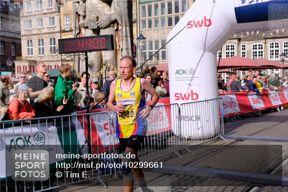 13.09.2026 - 21. swb-Marathon Bremen Tim E. http://msf.ph/oto/10299661 13.09.2026 10:39:17 Ziel 10782, 10926, 11127, 11338, 12003 meine-sportfotos.de