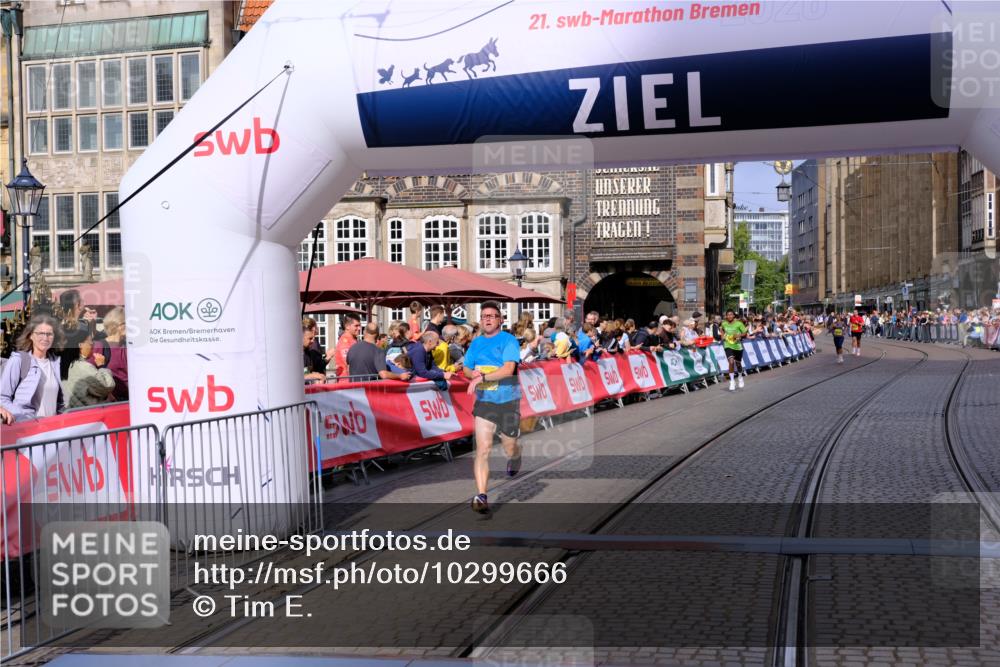 13.09.2026 - 21. swb-Marathon Bremen Tim E. http://msf.ph/oto/10299666 13.09.2026 10:39:21 Ziel 10782, 11338, 11454, 12003 meine-sportfotos.de