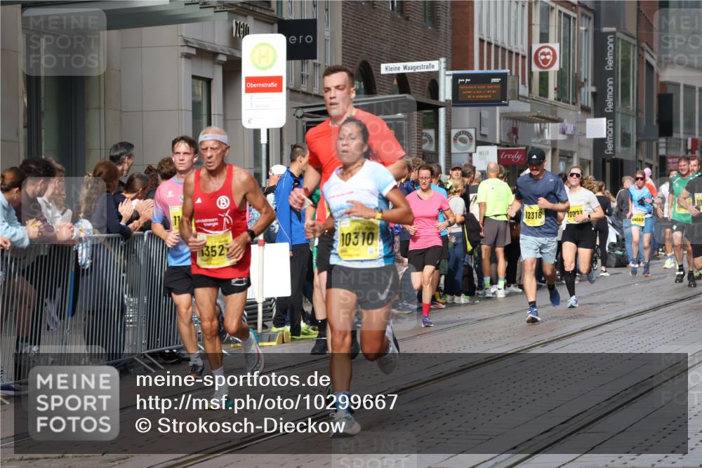 13.09.2026 - 21. swb-Marathon Bremen Strokosch-Dieckow http://msf.ph/oto/10299667 13.09.2026 10:47:21 Ziel 10172, 10210, 10223, 10270, 10310, 10393, 10592, 10594, 10807, 10860, 10873, 11018, 11130, 11469, 11634, 11646, 11809, 11894, 12077, 12296, 12318, 12547, 12558, 13521, 10189, 10310, 10319, 10744, 10898, 11060, 11187, 11269, 11344, 11462, 11650, 11651, 11814, 12048, 12195, 12298, 12415, 12470, 13528, 13545, 13589, 13613 meine-sportfotos.de