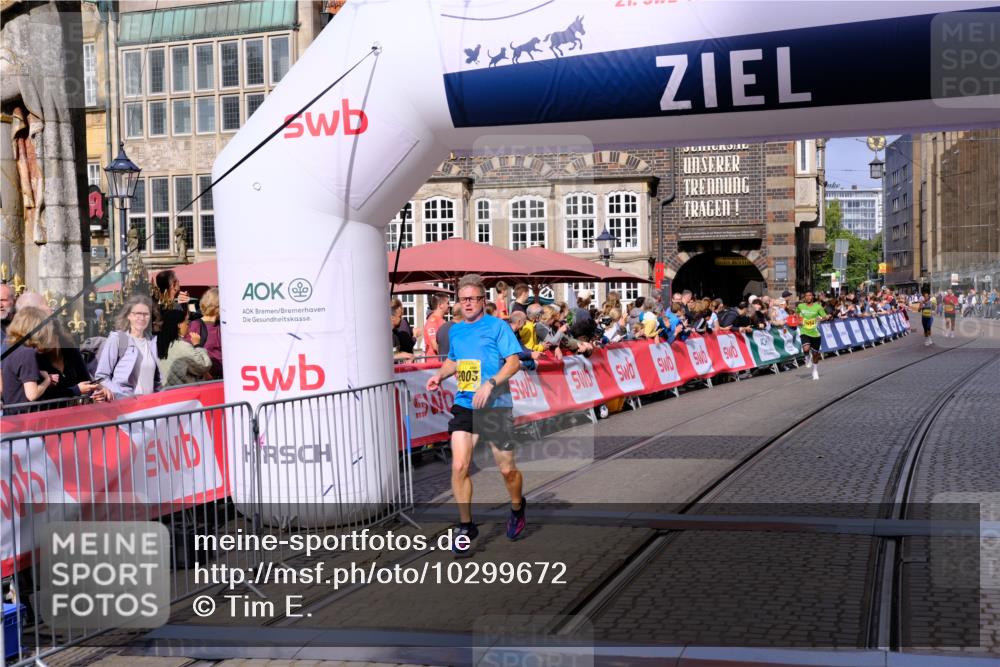 13.09.2026 - 21. swb-Marathon Bremen Tim E. http://msf.ph/oto/10299672 13.09.2026 10:39:21 Ziel 10782, 11338, 11454, 12003 meine-sportfotos.de