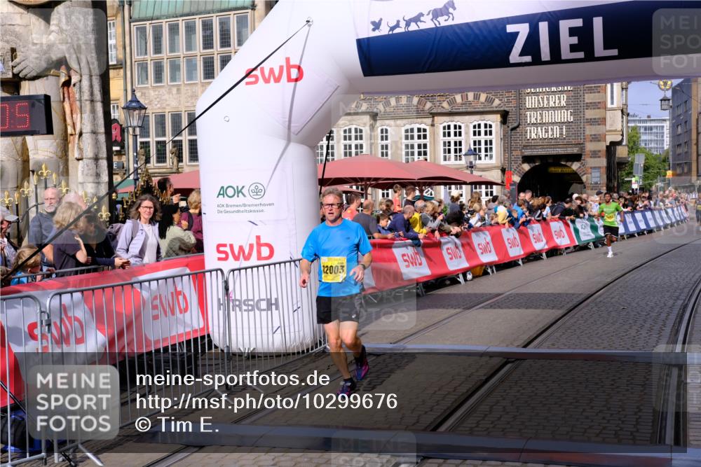 13.09.2026 - 21. swb-Marathon Bremen Tim E. http://msf.ph/oto/10299676 13.09.2026 10:39:21 Ziel 10782, 11338, 11454, 12003 meine-sportfotos.de