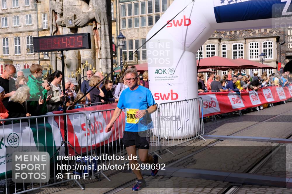 13.09.2026 - 21. swb-Marathon Bremen Tim E. http://msf.ph/oto/10299692 13.09.2026 10:39:22 Ziel 10782, 11338, 11454, 12003, 13641 meine-sportfotos.de
