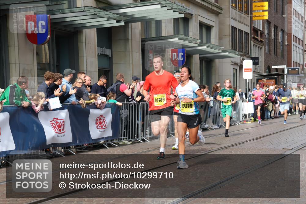 13.09.2026 - 21. swb-Marathon Bremen Strokosch-Dieckow http://msf.ph/oto/10299710 13.09.2026 10:47:23 Ziel 10172, 10210, 10223, 10270, 10393, 10592, 10594, 10807, 10860, 10873, 11018, 11130, 11469, 11634, 11646, 11809, 11894, 12077, 12296, 12318, 12547, 12558, 13521, 10189, 10310, 10319, 10744, 10898, 11187, 11269, 11462, 11650, 11651, 11814, 12048, 12195, 12298, 12415, 12470, 13528, 13545, 13589, 13613 meine-sportfotos.de