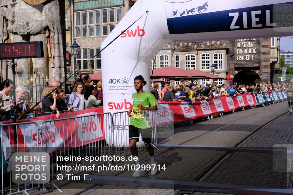 13.09.2026 - 21. swb-Marathon Bremen Tim E. http://msf.ph/oto/10299714 13.09.2026 10:39:26 Ziel 10782, 11227, 11338, 11454, 12003, 13641 meine-sportfotos.de