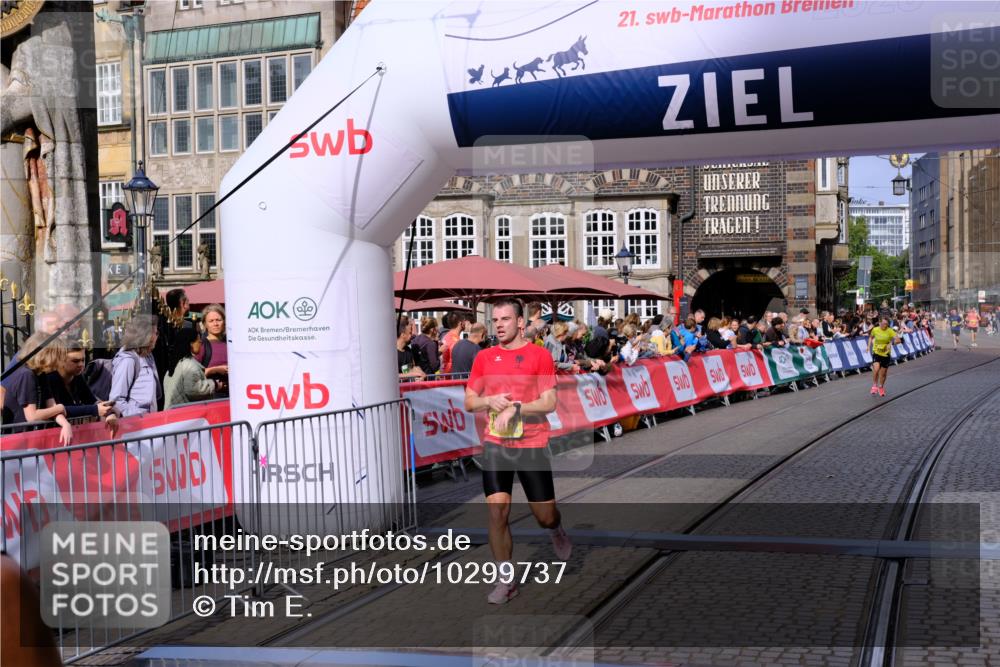 13.09.2026 - 21. swb-Marathon Bremen Tim E. http://msf.ph/oto/10299737 13.09.2026 10:39:32 Ziel 11227, 11454, 12003, 13556, 13641 meine-sportfotos.de