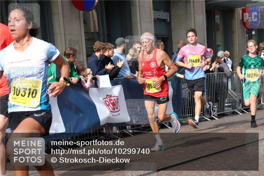 13.09.2026 - 21. swb-Marathon Bremen Strokosch-Dieckow http://msf.ph/oto/10299740 13.09.2026 10:47:24 Ziel 10172, 10210, 10223, 10270, 10393, 10592, 10594, 10807, 10860, 10873, 11018, 11130, 11360, 11469, 11634, 11646, 11809, 11894, 12077, 12296, 12318, 12547, 12558, 13521, 10189, 10310, 10319, 10744, 10807, 10898, 11187, 11269, 11462, 11650, 11651, 11814, 12048, 12195, 12298, 12415, 12470, 13528, 13545, 13589, 13613 meine-sportfotos.de
