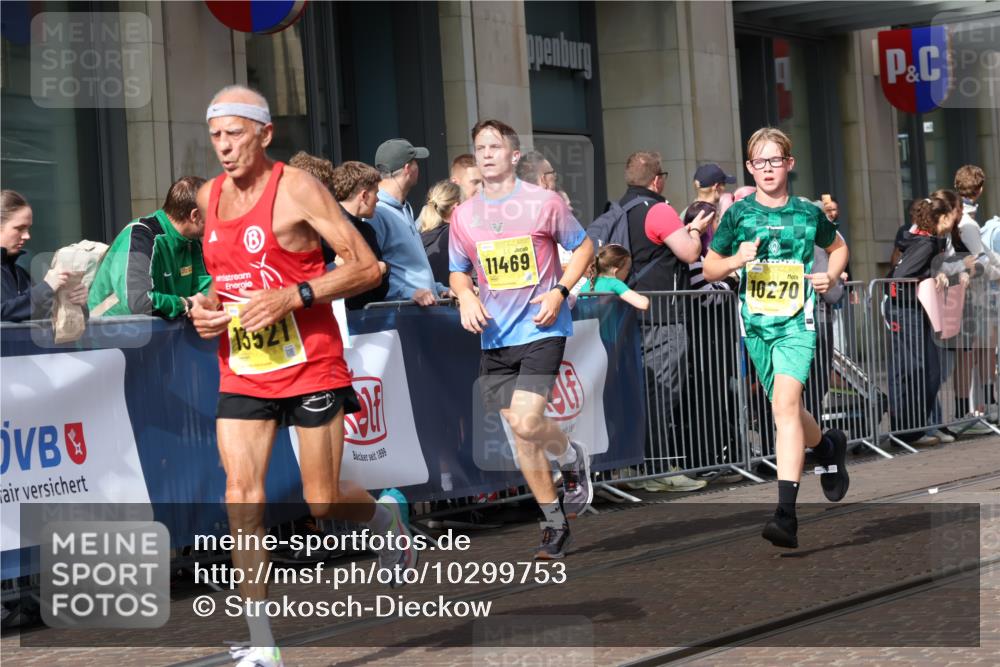 13.09.2026 - 21. swb-Marathon Bremen Strokosch-Dieckow http://msf.ph/oto/10299753 13.09.2026 10:47:25 Ziel 10172, 10210, 10223, 10270, 10393, 10592, 10594, 10860, 10873, 11018, 11130, 11360, 11469, 11634, 11646, 11809, 11894, 12077, 12278, 12296, 12318, 12547, 12558, 13521, 10189, 10310, 10319, 10744, 10807, 10898, 11187, 11269, 11462, 11650, 11651, 11814, 12048, 12195, 12298, 12415, 12470, 13528, 13545, 13589, 13613 meine-sportfotos.de