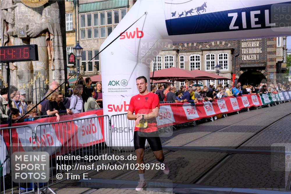 13.09.2026 - 21. swb-Marathon Bremen Tim E. http://msf.ph/oto/10299758 13.09.2026 10:39:33 Ziel 11227, 11454, 12003, 13556, 13641 meine-sportfotos.de
