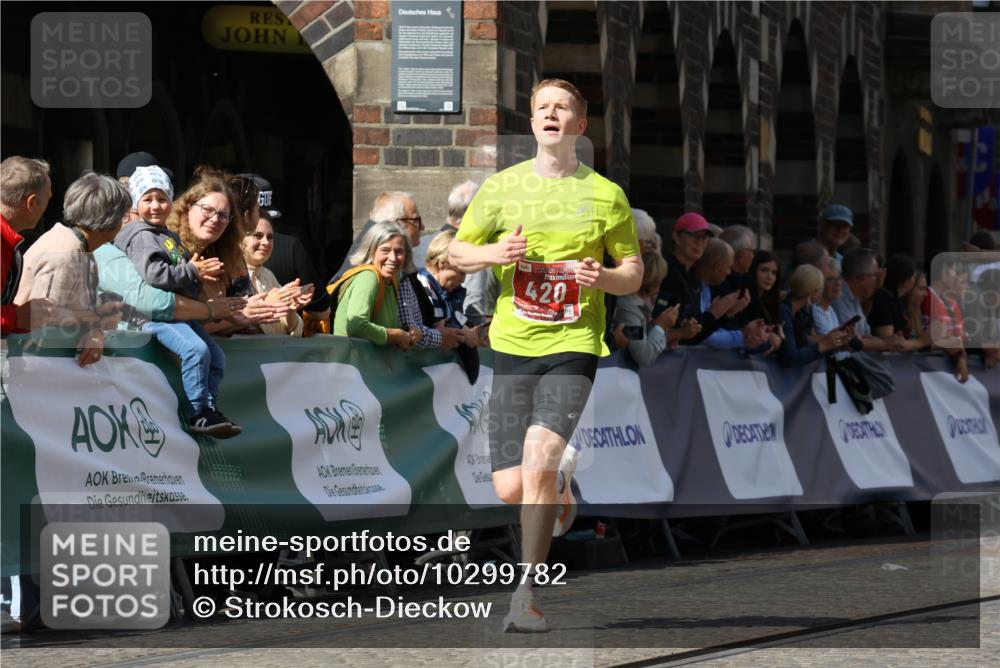 13.09.2026 - 21. swb-Marathon Bremen Strokosch-Dieckow http://msf.ph/oto/10299782 13.09.2026 12:47:53 Ziel 420, 1161, 1783, 358, 447 meine-sportfotos.de