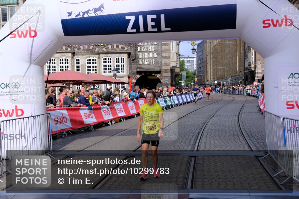 13.09.2026 - 21. swb-Marathon Bremen Tim E. http://msf.ph/oto/10299783 13.09.2026 10:39:38 Ziel 11227, 11454, 11713, 13556, 13641 meine-sportfotos.de