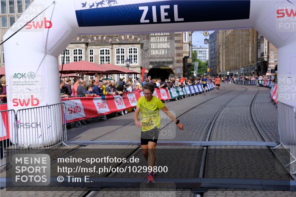 13.09.2026 - 21. swb-Marathon Bremen Tim E. http://msf.ph/oto/10299800 13.09.2026 10:39:38 Ziel 11227, 11454, 11713, 13556, 13641 meine-sportfotos.de