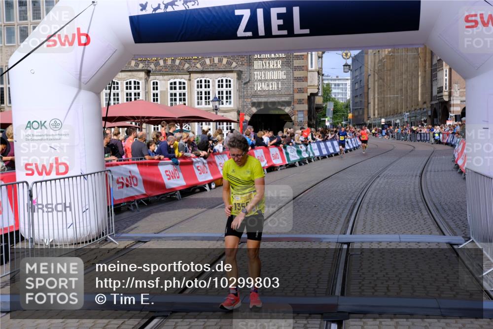 13.09.2026 - 21. swb-Marathon Bremen Tim E. http://msf.ph/oto/10299803 13.09.2026 10:39:39 Ziel 11227, 11713, 13556, 13641 meine-sportfotos.de