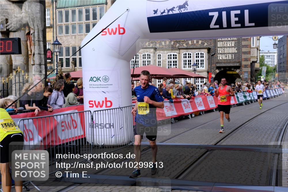 13.09.2026 - 21. swb-Marathon Bremen Tim E. http://msf.ph/oto/10299813 13.09.2026 10:39:47 Ziel 11713, 12404, 13513, 13556 meine-sportfotos.de