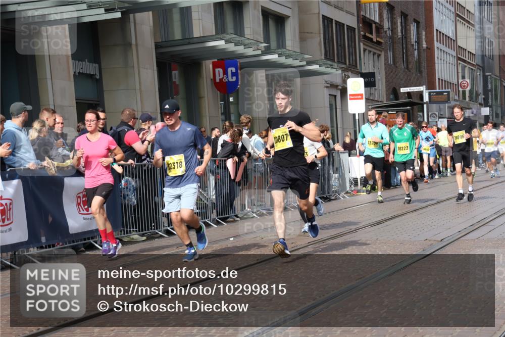 13.09.2026 - 21. swb-Marathon Bremen Strokosch-Dieckow http://msf.ph/oto/10299815 13.09.2026 10:47:28 Ziel 10172, 10210, 10223, 10393, 10592, 10594, 10860, 10873, 11018, 11130, 11360, 11634, 11735, 11809, 11894, 12077, 12278, 12318, 12547, 12558, 10189, 10270, 10310, 10319, 10744, 10807, 10873, 10898, 11187, 11269, 11462, 11469, 11646, 11650, 11651, 11814, 12048, 12195, 12296, 12298, 12415, 12470, 13521, 13528, 13545, 13589 meine-sportfotos.de