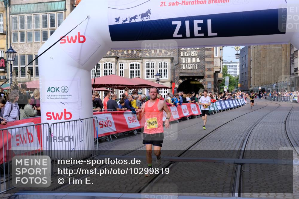13.09.2026 - 21. swb-Marathon Bremen Tim E. http://msf.ph/oto/10299819 13.09.2026 10:39:49 Ziel 11713, 12404, 13513, 13556, 13642 meine-sportfotos.de