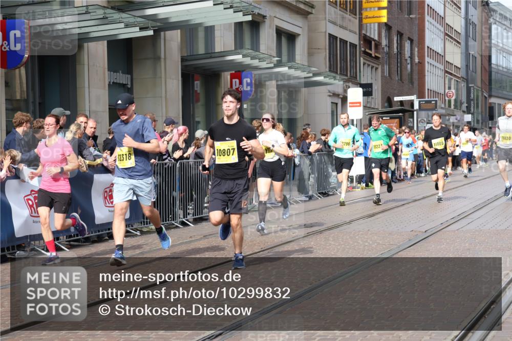 13.09.2026 - 21. swb-Marathon Bremen Strokosch-Dieckow http://msf.ph/oto/10299832 13.09.2026 10:47:28 Ziel 10172, 10210, 10223, 10393, 10592, 10594, 10860, 10873, 11018, 11130, 11360, 11634, 11735, 11809, 11894, 12077, 12278, 12318, 12547, 12558, 10189, 10270, 10310, 10319, 10744, 10807, 10873, 10898, 11187, 11269, 11462, 11469, 11646, 11650, 11651, 11814, 12048, 12195, 12296, 12298, 12415, 12470, 13521, 13528, 13545, 13589 meine-sportfotos.de