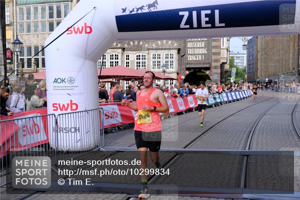 13.09.2026 - 21. swb-Marathon Bremen Tim E. http://msf.ph/oto/10299834 13.09.2026 10:39:49 Ziel 11713, 12404, 13513, 13556, 13642 meine-sportfotos.de