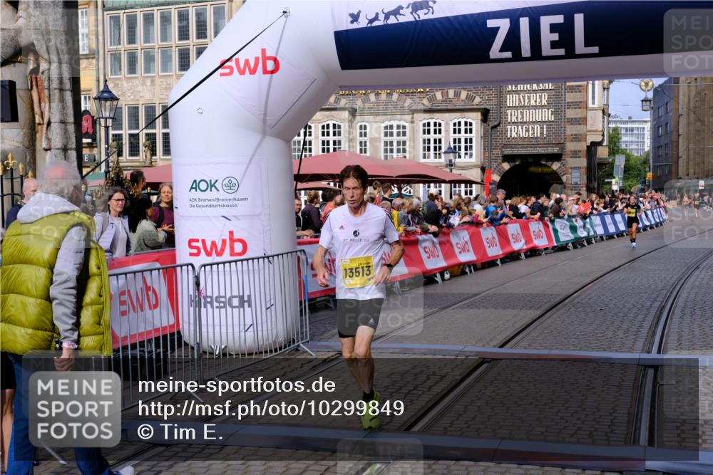 13.09.2026 - 21. swb-Marathon Bremen Tim E. http://msf.ph/oto/10299849 13.09.2026 10:39:52 Ziel 11713, 12404, 13513, 13642 meine-sportfotos.de