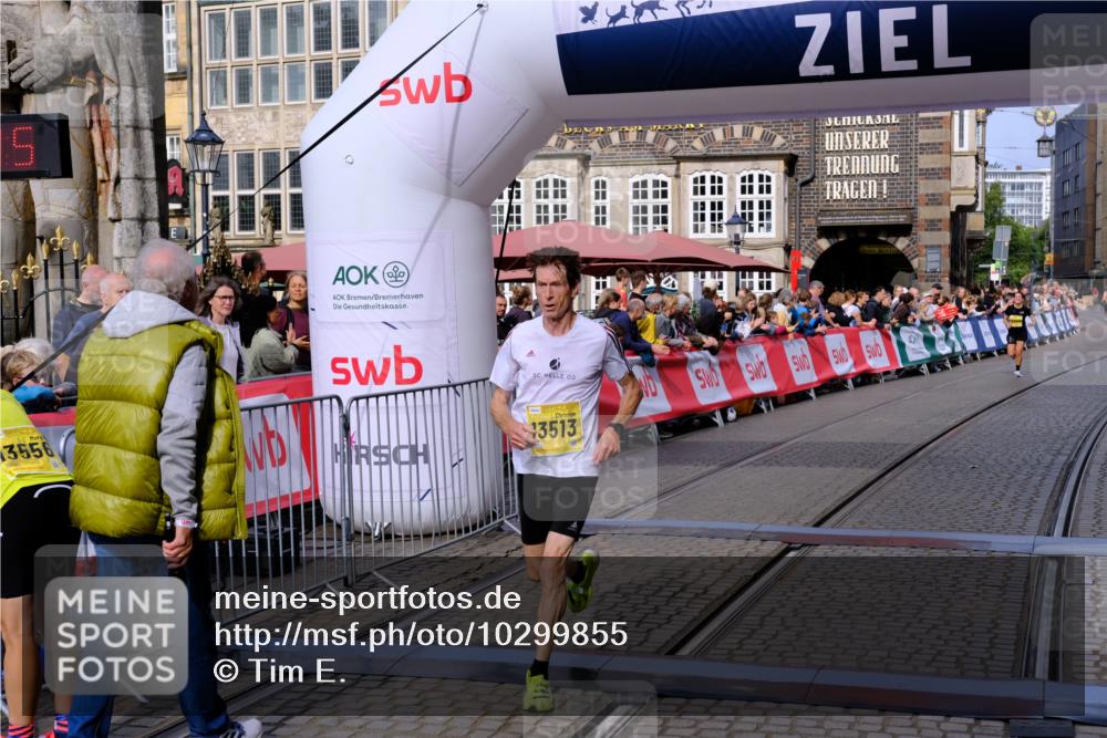 13.09.2026 - 21. swb-Marathon Bremen Tim E. http://msf.ph/oto/10299855 13.09.2026 10:39:52 Ziel 11713, 12404, 13513, 13642 meine-sportfotos.de